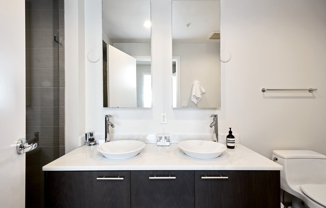 1 bed, 1.5 baths, 1,035 sqft, $5,500, Unit 22H