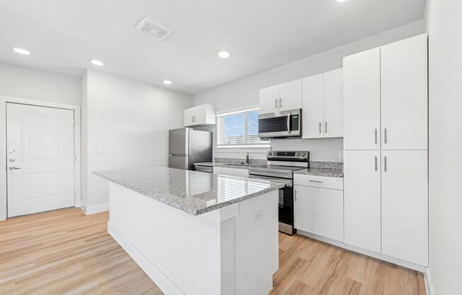 3 beds, 2 baths, 1,134 sqft, $1,595, Unit 724