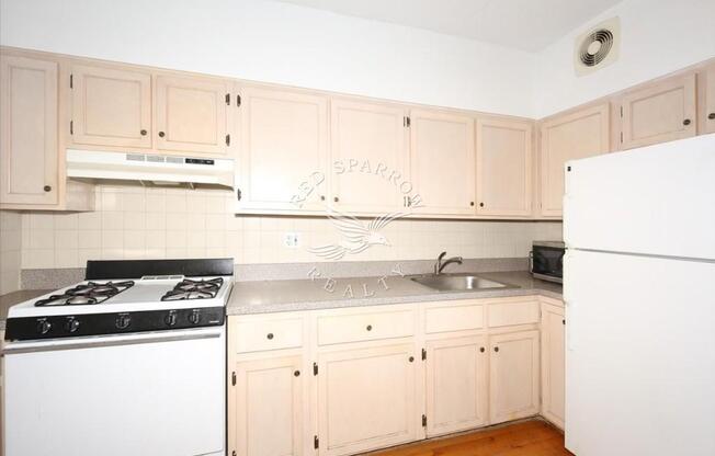 2 beds, 1 bath, $3,000, Unit 3