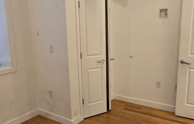 2 beds, 1 bath, $2,100, Unit 201