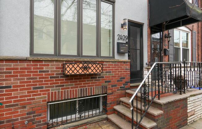Updated 3BR townhome with finished basement in Girard Estate!