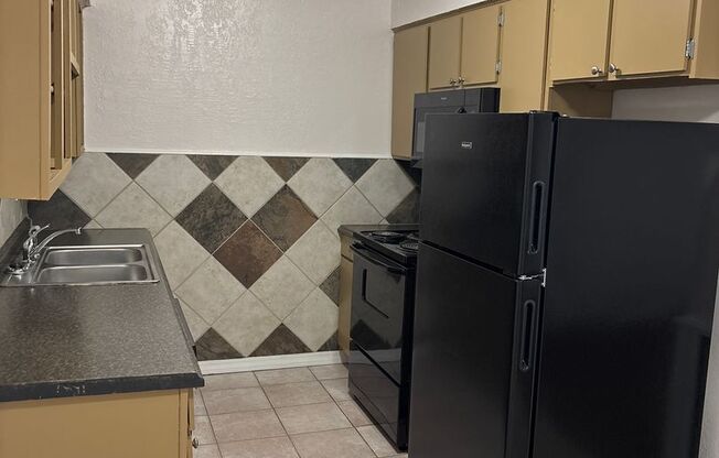 2 beds, 1.5 baths, 900 sqft, $775, Unit Apt 408