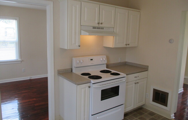 2 beds, 1 bath, $1,595