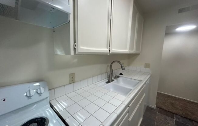 2 beds, 1 bath, $1,265, Unit 3