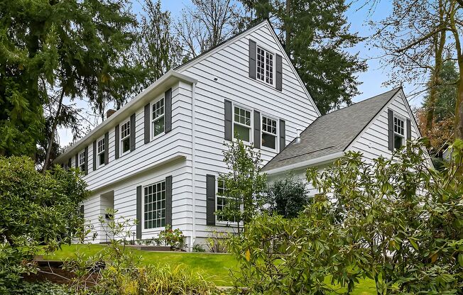 Experience the Charm of a Portland Heights home!