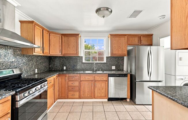 3 beds, 1.5 baths, $4,300