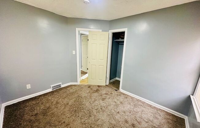 2 beds, 1 bath, $1,100