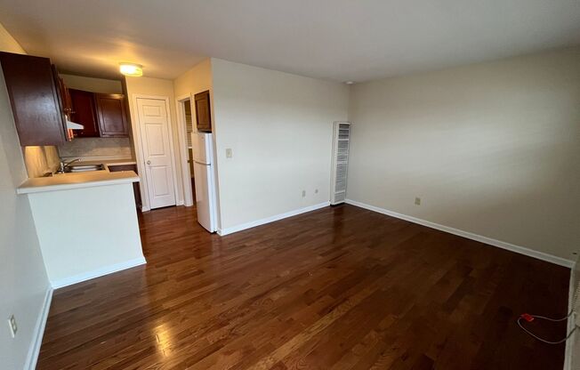 1 bed, 1 bath, 475 sqft, $895, Unit 29-B4