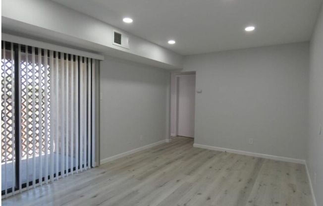 1 bed, 1 bath, $1,800, Unit 04