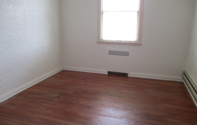 1 bed, 1 bath, $700, Unit 409
