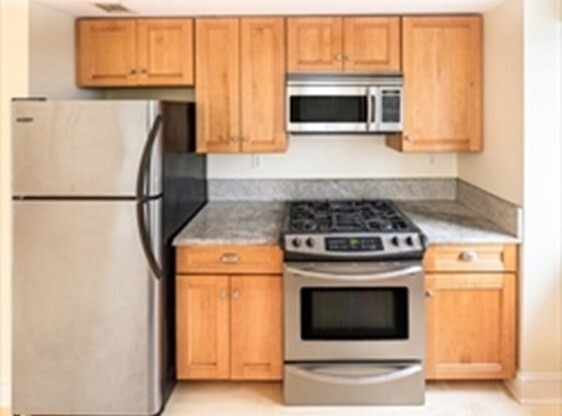 2 beds, 1.5 baths, 840 sqft, $2,900, Unit 604