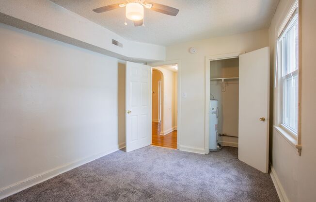 2 beds, 1 bath, $1,400, Unit (Unit 202)