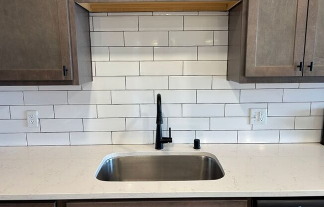 1 bed, 1 bath, 821 sqft, $1,650, Unit 10001-209