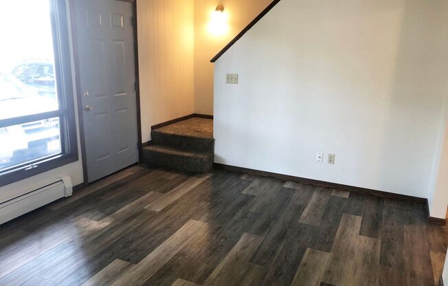 2 beds, 1.5 baths, 960 sqft, $895