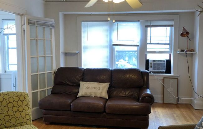 2 beds, 1 bath, 1,100 sqft, $1,350, Unit 5