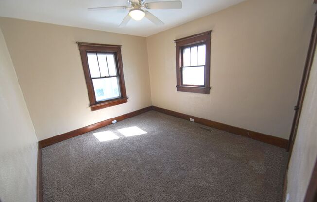 3 beds, 1 bath, $1,125