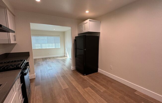 2 beds, 1 bath, 850 sqft, $2,350, Unit B