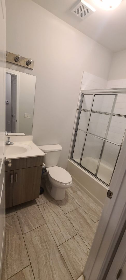 2 beds, 2 baths, $2,195, Unit 108