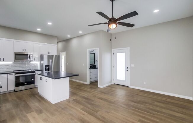 2 beds, 2 baths, 836 sqft, $2,995, Unit 4745-3