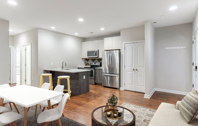 2 beds, 1 bath, 802 sqft, $1,795, Unit Unit 7