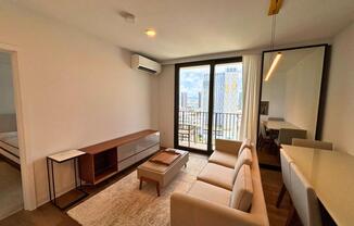 1 bed, 1 bath, 563 sqft, $3,800