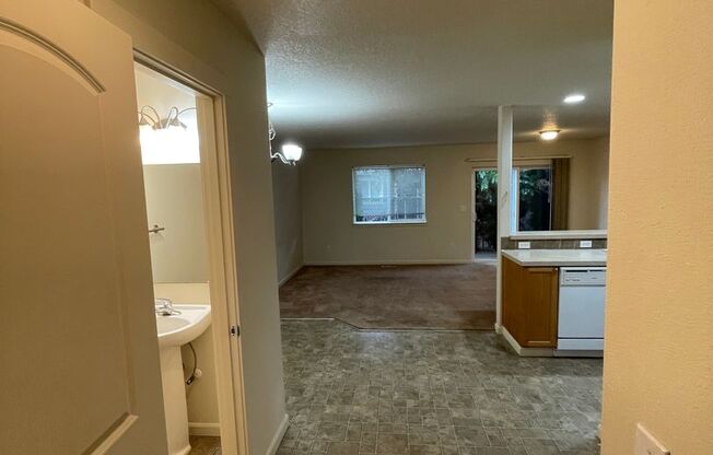 3 beds, 2.5 baths, 1,300 sqft, $1,900, Unit 424