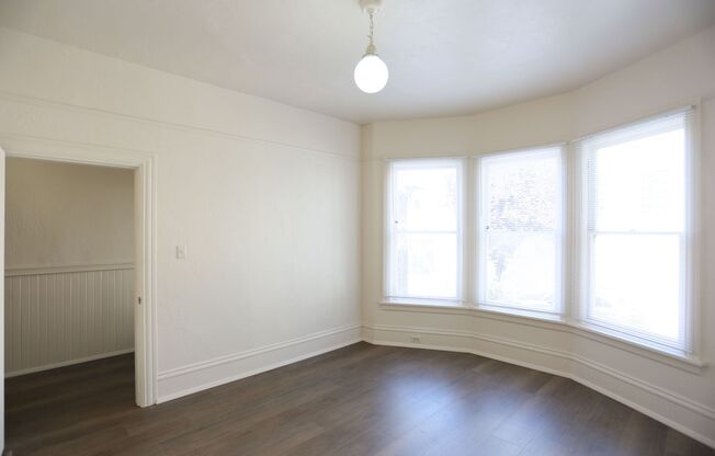 OPEN HOUSE: Sunday (7/13) 1:00pm-1:45pm. Spacious 2BR/1BA full flat in Upper Market area, Small pet considered, Parking available for add'l fee (74 Elgin Park)