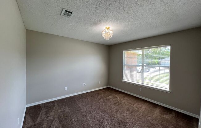 Updated 3 Bedroom with $800 Move In Credit