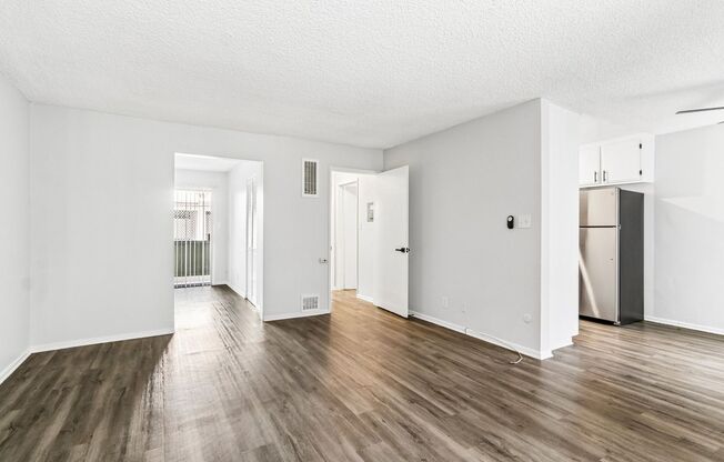 2 beds, 1 bath, 750 sqft, $1,698, Unit 113