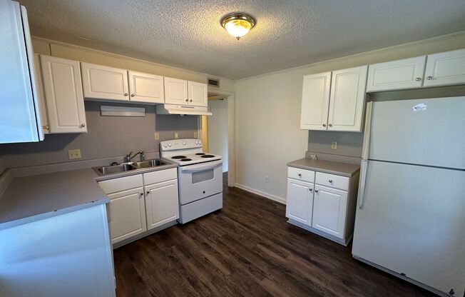 1 bed, 1 bath, $650, Unit 2 - 1