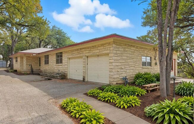 3 bed / 2 bath - centrally located home on river bluff
