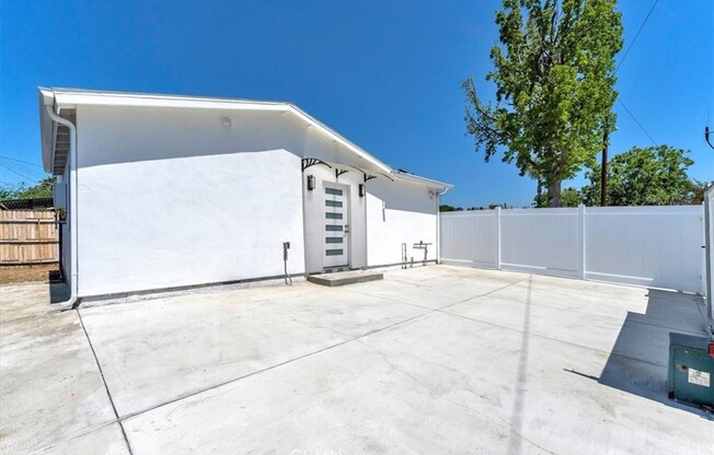 7865 CHASTAIN AVE