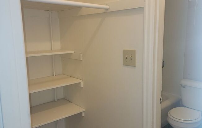 Studio, 1 bath, 450 sqft, $1,250, Unit 205