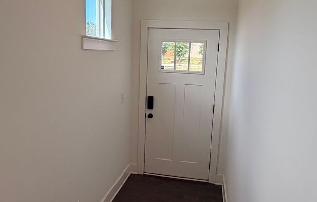 Elegant Lithonia 3 Bedroom 2.5 bath with Fenced backyard!