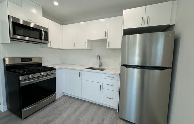 All New 1 bedroom 1 bath ADU with a Private Yard Ready to move in