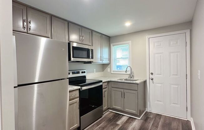 2 beds, 1 bath, $1,195, Unit 409 Price Ave Apt B