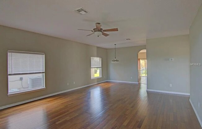 273 CLYDESDALE CIR