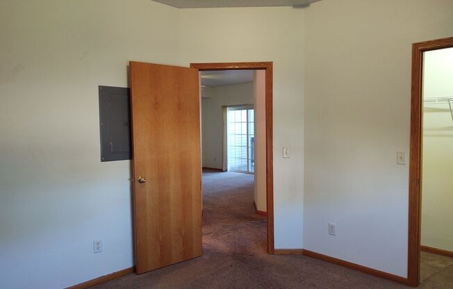 2 beds, 1 bath, $1,195, Unit # 07