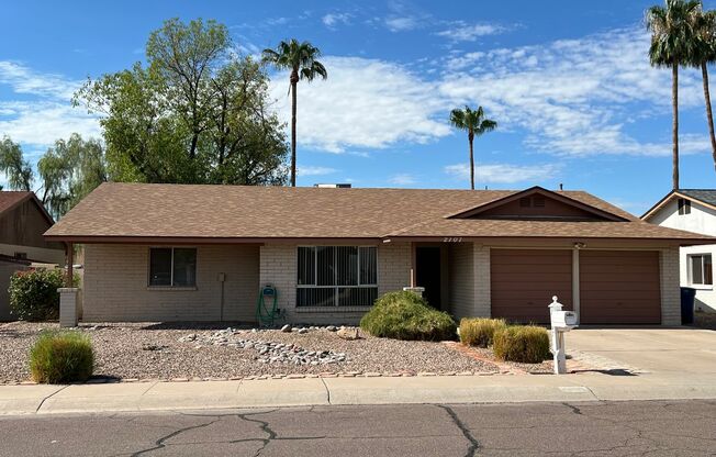 Tempe 3 Bed, 2 Bath - Pool and Single Story