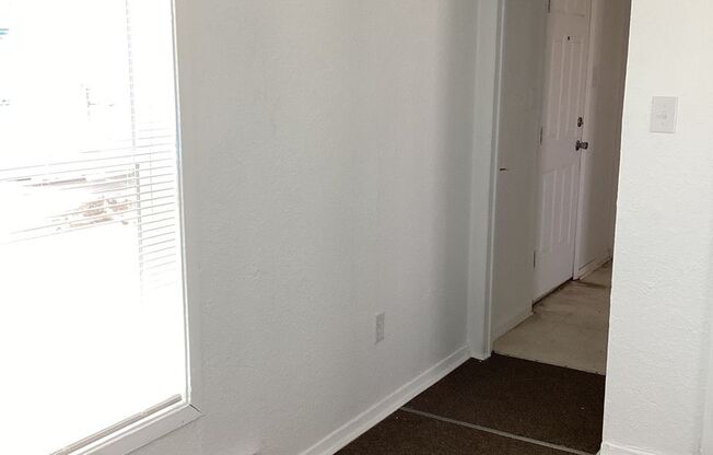 Newly Remolded 2 Bedroom, 1 bath! Located in Portales!