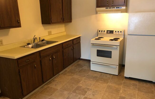 2 beds, 1 bath, 600 sqft, $795, Unit Apt 1