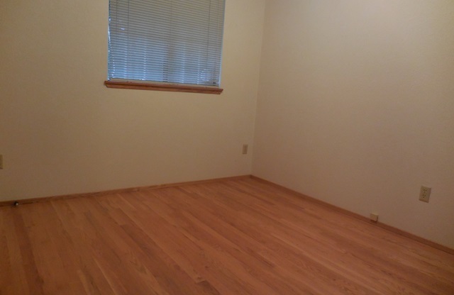 3 beds, 2 baths, $2,900