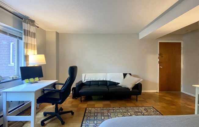Studio, 1 bath, 390 sqft, $2,100, Unit 45