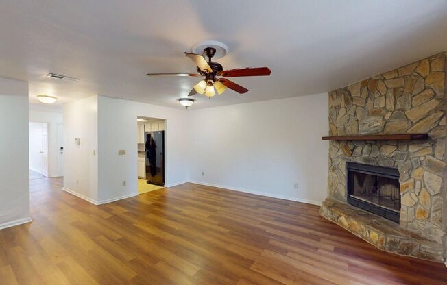 3 BR 2 BA Townhome- LEXINGTON SQUARE