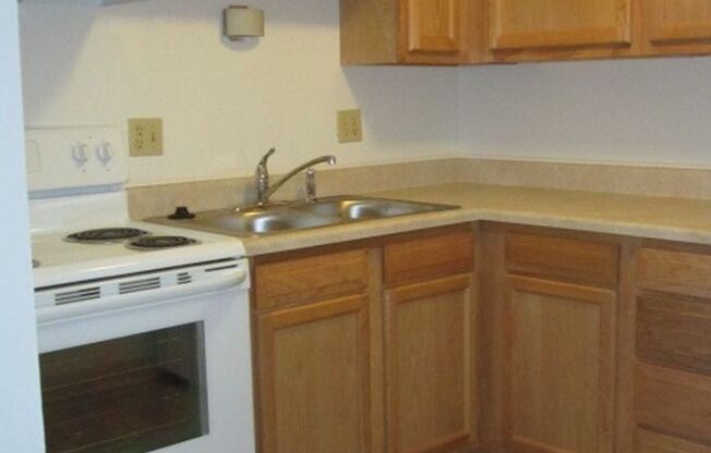 1 bed, 1 bath, $925, Unit Apt 05