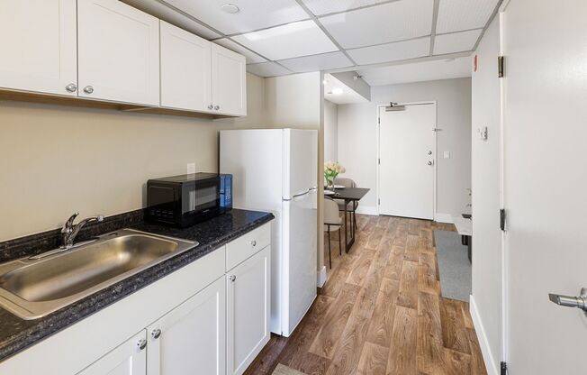 1 bed, 1 bath, 352 sqft, $1,895, Unit 17059 - 177
