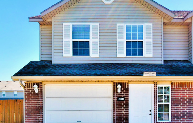 855 MEADOWLANDS DR