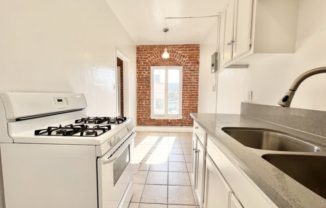 1405 S Berendo
