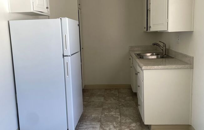 2 beds, 1 bath, $2,395, Unit 10