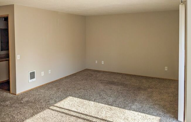 2 beds, 2 baths, 950 sqft, $1,325, Unit 18